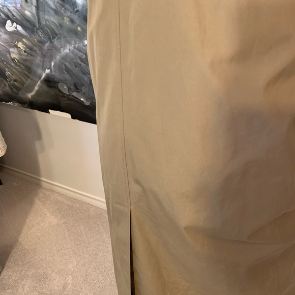 Mens knee-length trench coat. Orvis, 42 Long. Gortex, waterproof, no liner. Tan. - Picture 3 of 11